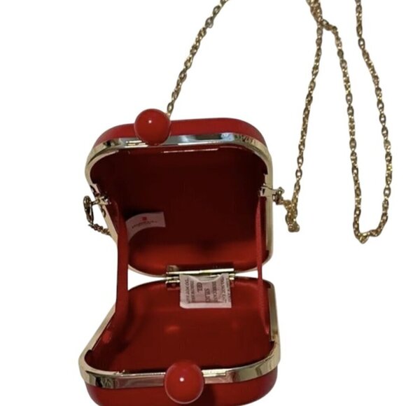 Adorable Elizabeth Arden Red Clutch / Crossbody Bag w Gold Chain - Picture 10 of 13